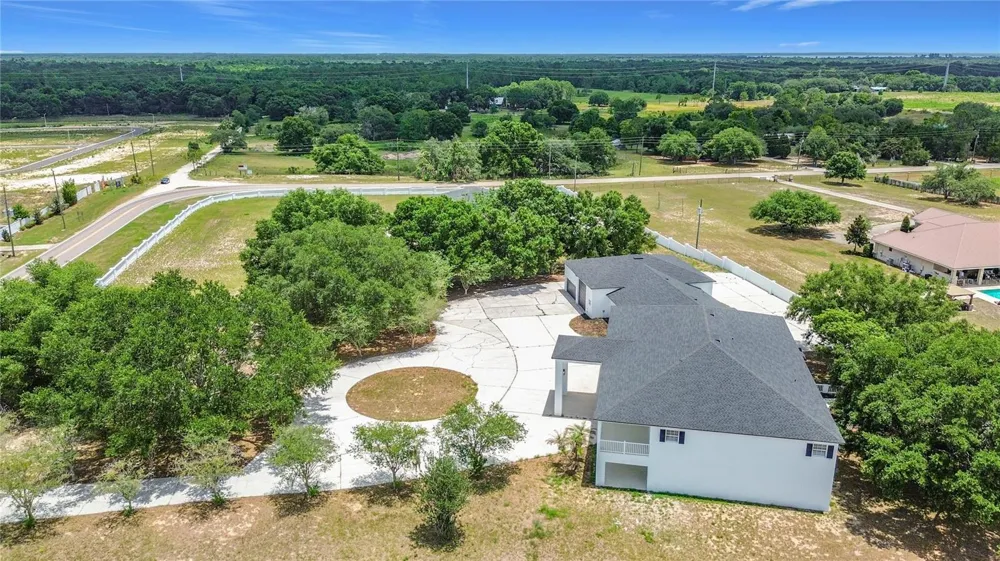 7925 LAKE MABEL LOOP ROAD Dundee, FL 33838