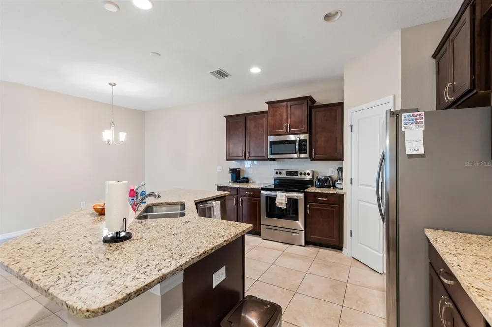 7727 TIMBERVIEW LOOP Wesley Chapel, FL 33545