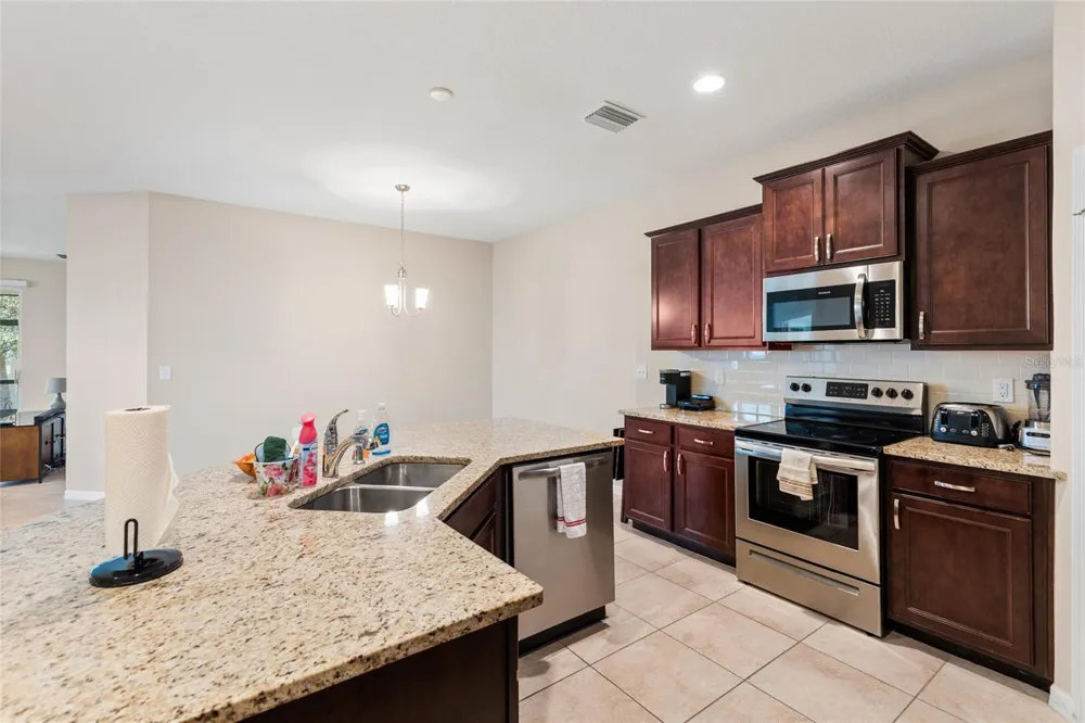 7727 TIMBERVIEW LOOP Wesley Chapel, FL 33545