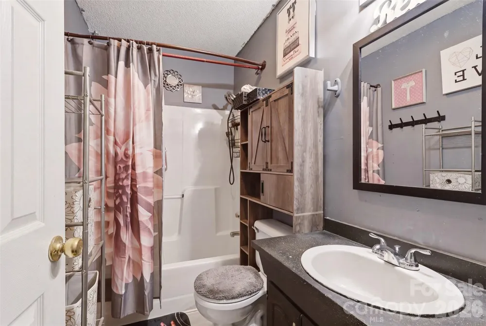 106 Arlington Avenue Jonesville, NC 28642