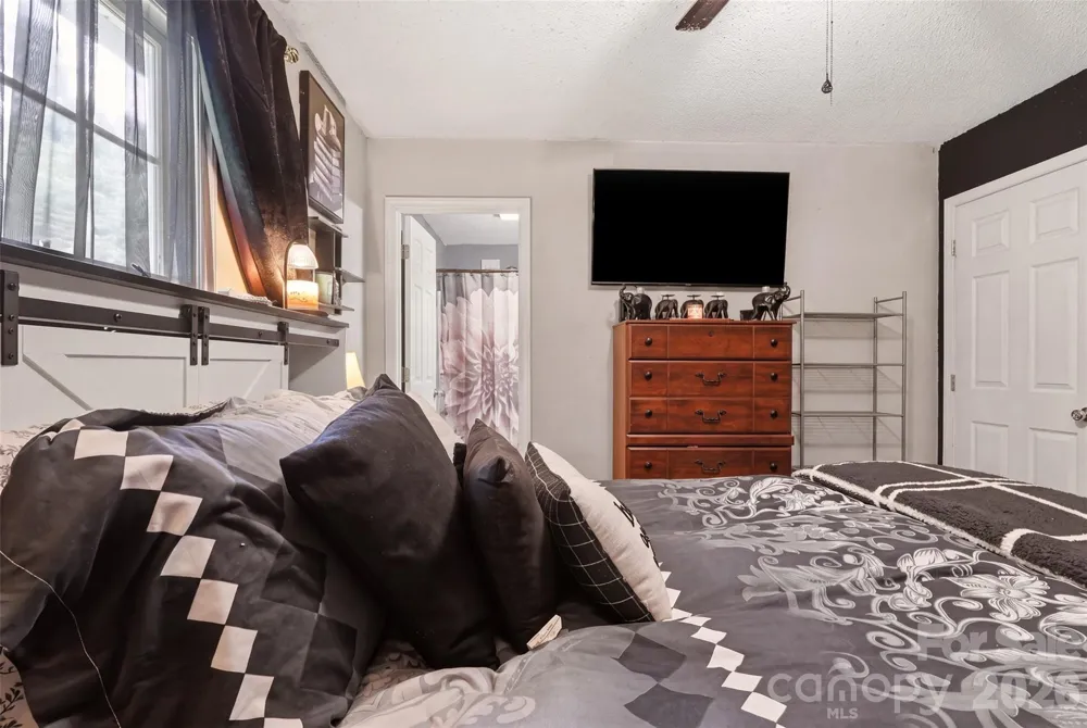106 Arlington Avenue Jonesville, NC 28642