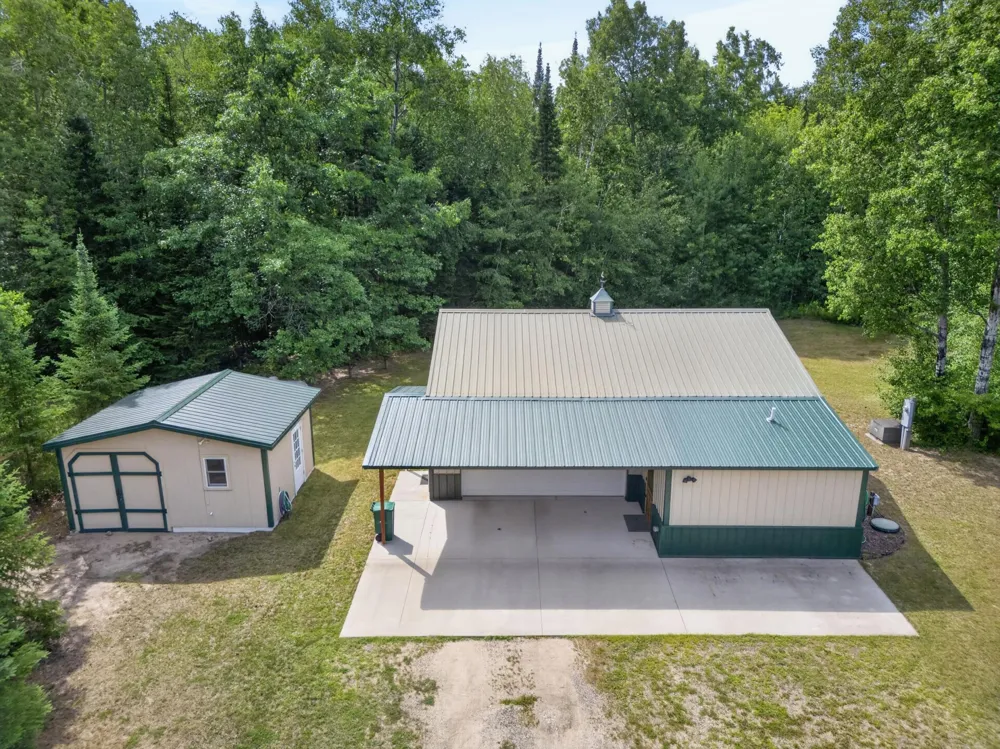 28750 Prairie Lake Road Grand Rapids, MN 55744