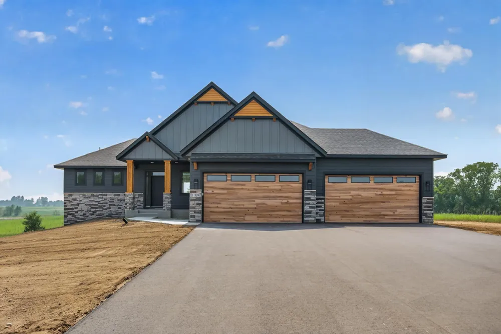 11309 238th Avenue NW Zimmerman, MN 55398
