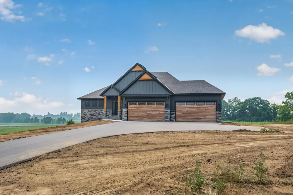 11309 238th Avenue NW Zimmerman, MN 55398