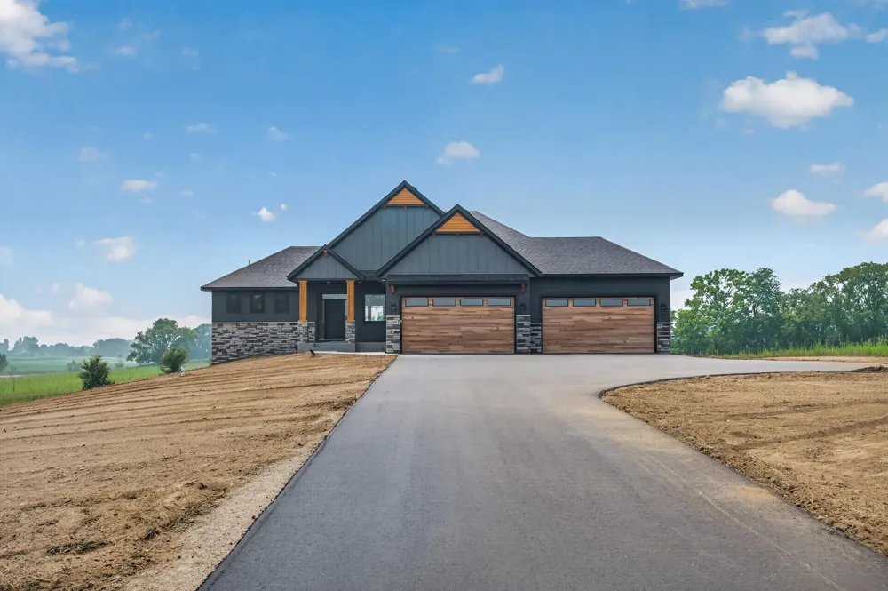 11309 238th Avenue NW Zimmerman, MN 55398