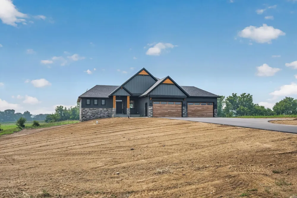 11309 238th Avenue NW Zimmerman, MN 55398