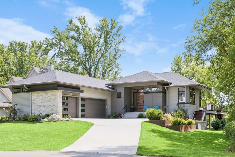 324 Hampton Street Wayzata, MN 55391
