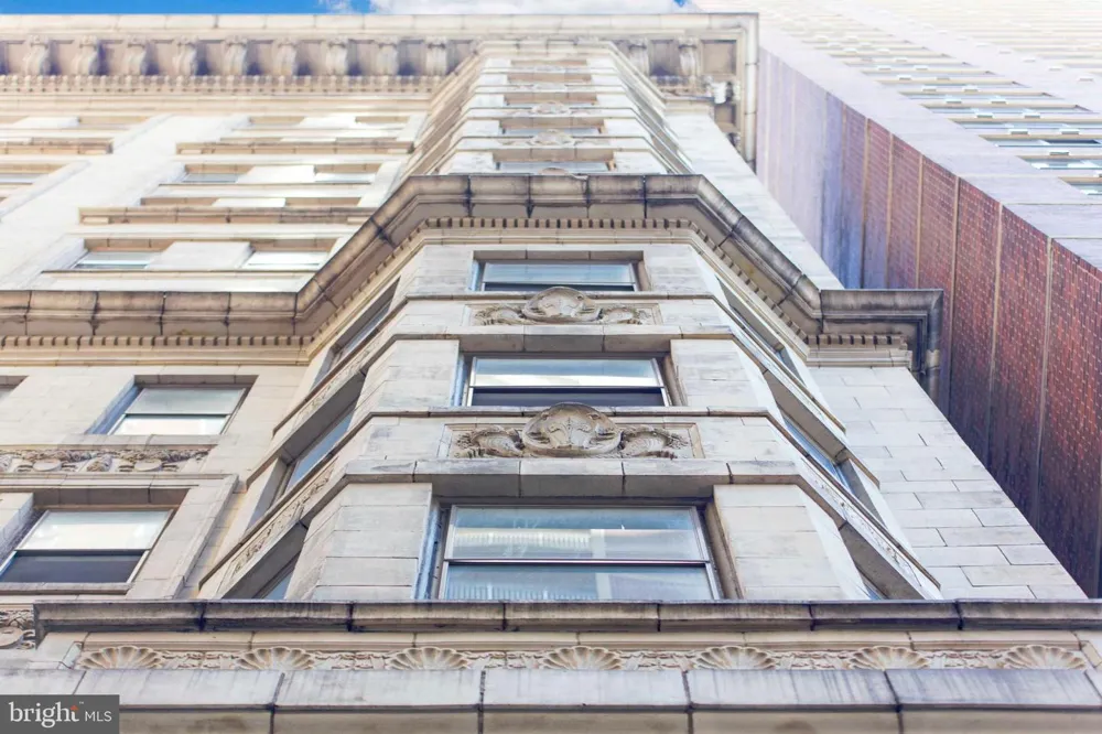 235 S 15TH STREET #606 Philadelphia, PA 19102