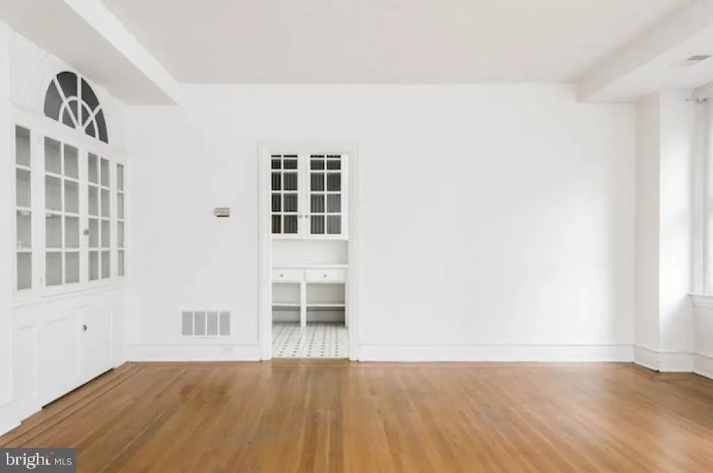 235 S 15TH STREET #606 Philadelphia, PA 19102