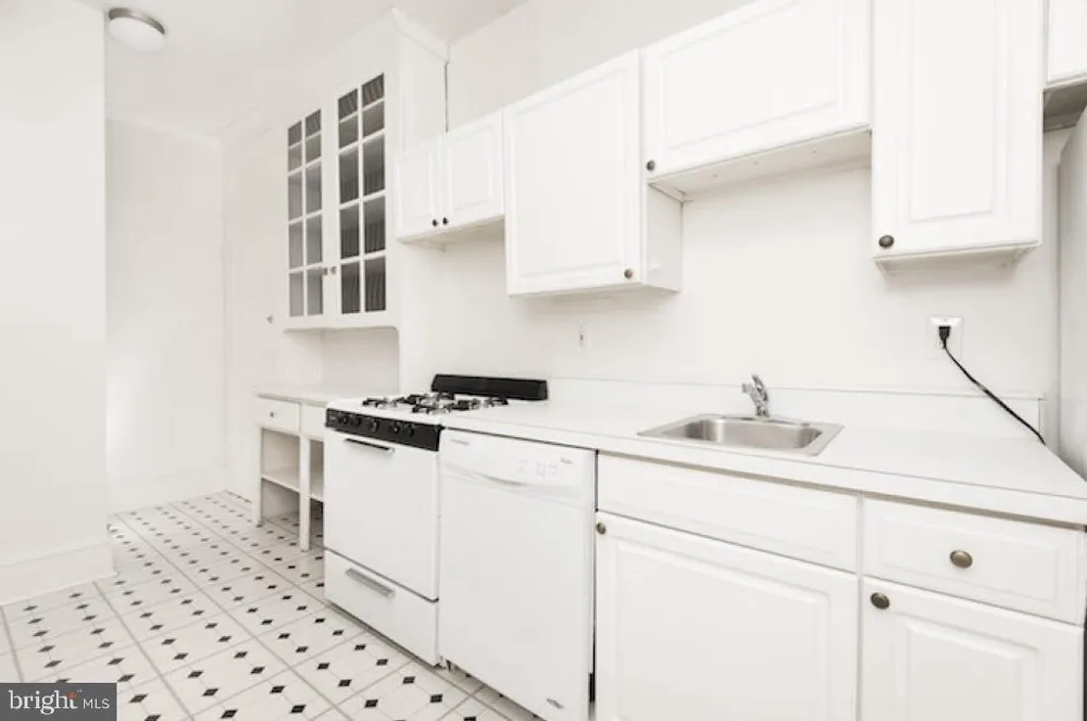 235 S 15TH STREET #606 Philadelphia, PA 19102