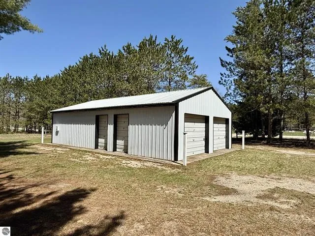 3044 S 29 ROAD Cadillac, MI 49601
