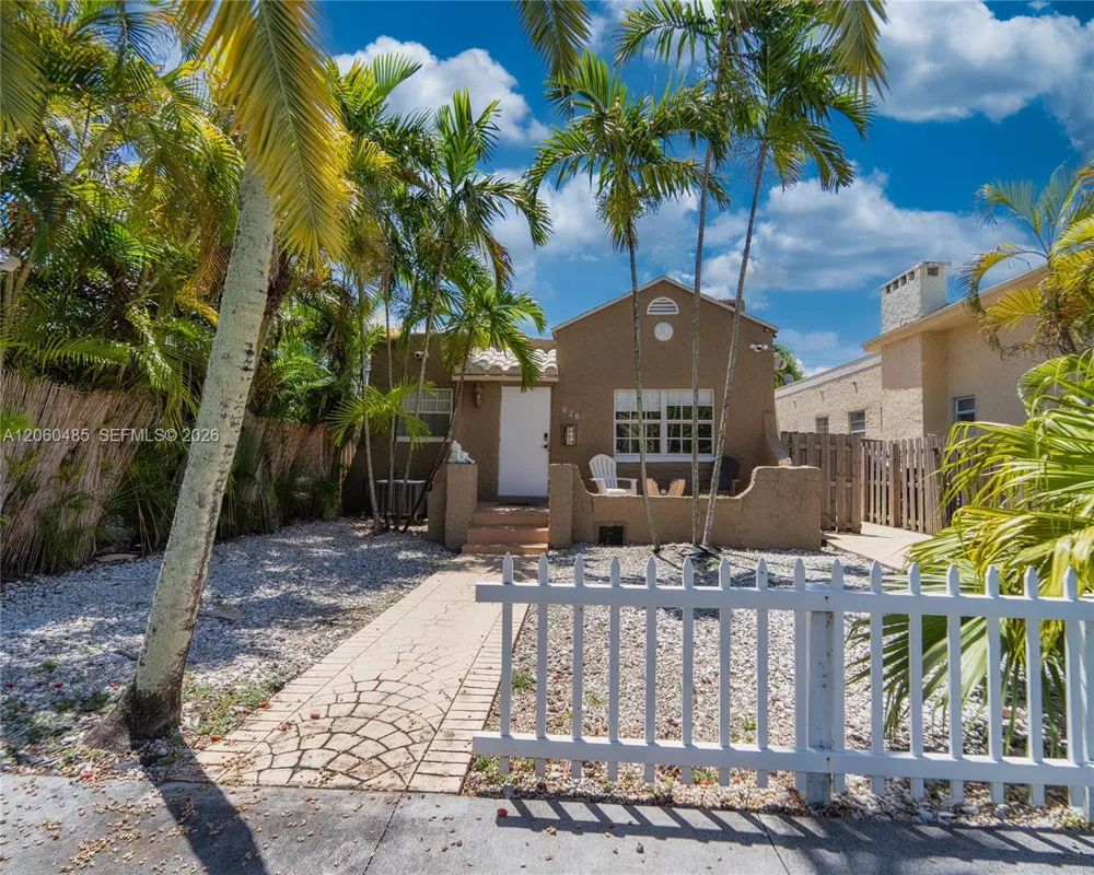 626 NE 4th Ct Hallandale Beach, FL 33009