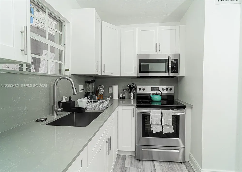 626 NE 4th Ct Hallandale Beach, FL 33009