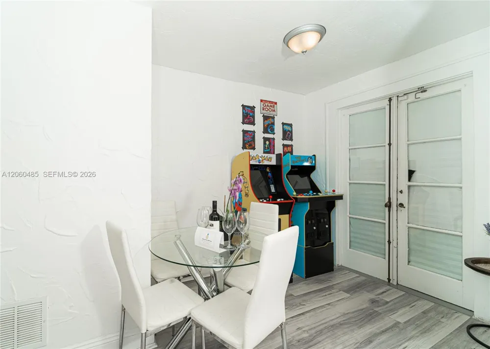 626 NE 4th Ct Hallandale Beach, FL 33009