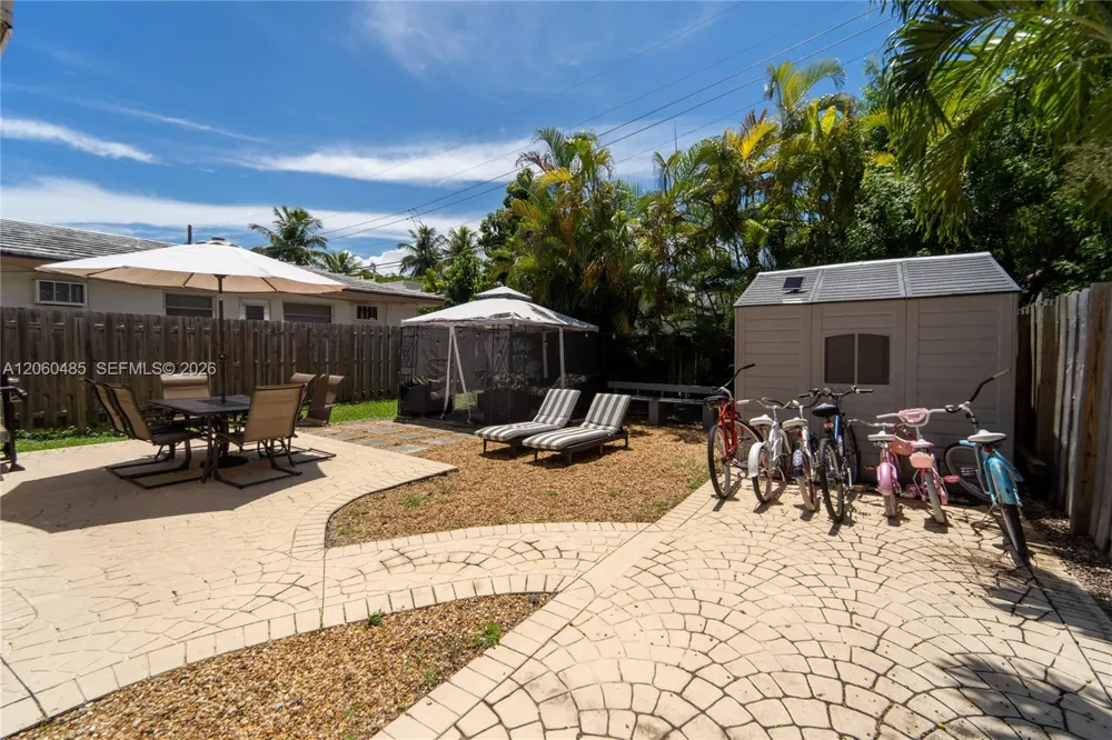 626 NE 4th Ct Hallandale Beach, FL 33009