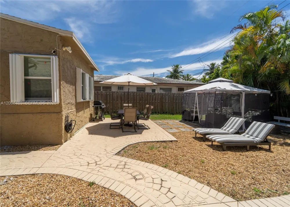 626 NE 4th Ct Hallandale Beach, FL 33009