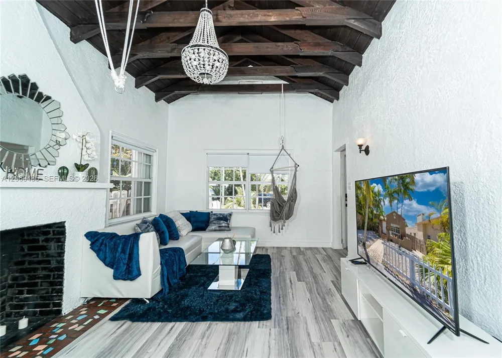 626 NE 4th Ct Hallandale Beach, FL 33009