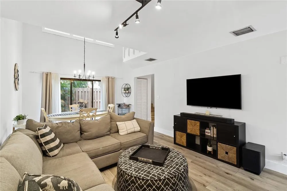 324 CITY VIEW DRIVE Fort Lauderdale, FL 33311