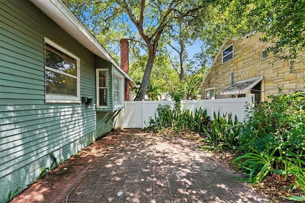450 13TH AVENUE St Petersburg, FL 33701