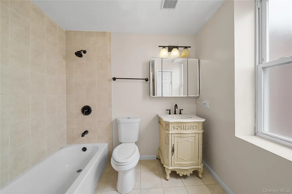 402 Jericho Turnpike #4 New Hyde Park, NY 11040