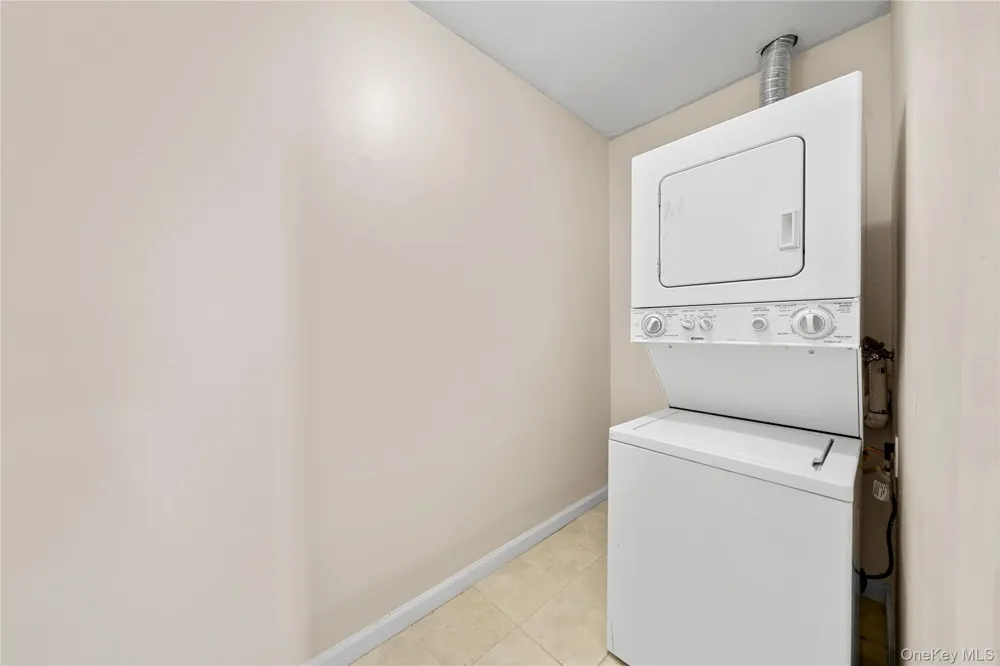 402 Jericho Turnpike #4 New Hyde Park, NY 11040