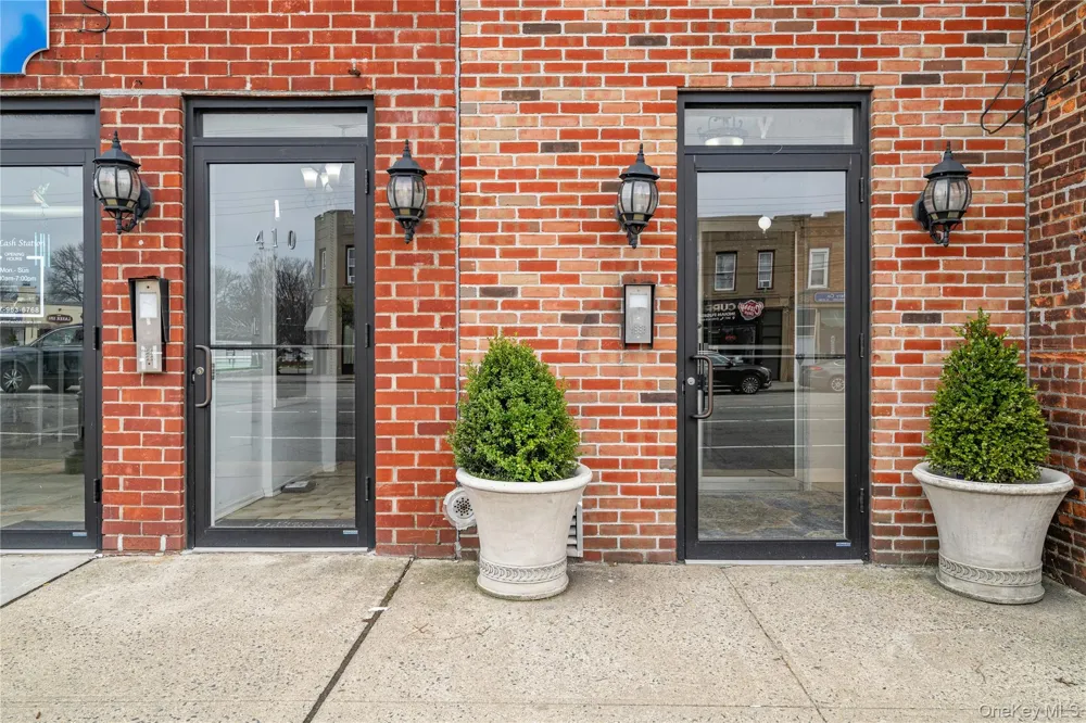 402 Jericho Turnpike #4 New Hyde Park, NY 11040