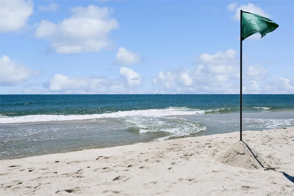 253 dune #62 Westhampton Beach, NY 11978