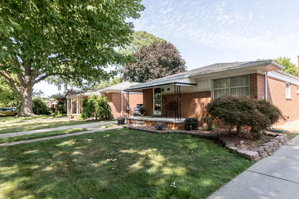 3985 Harding Street Dearborn Heights, MI 48125