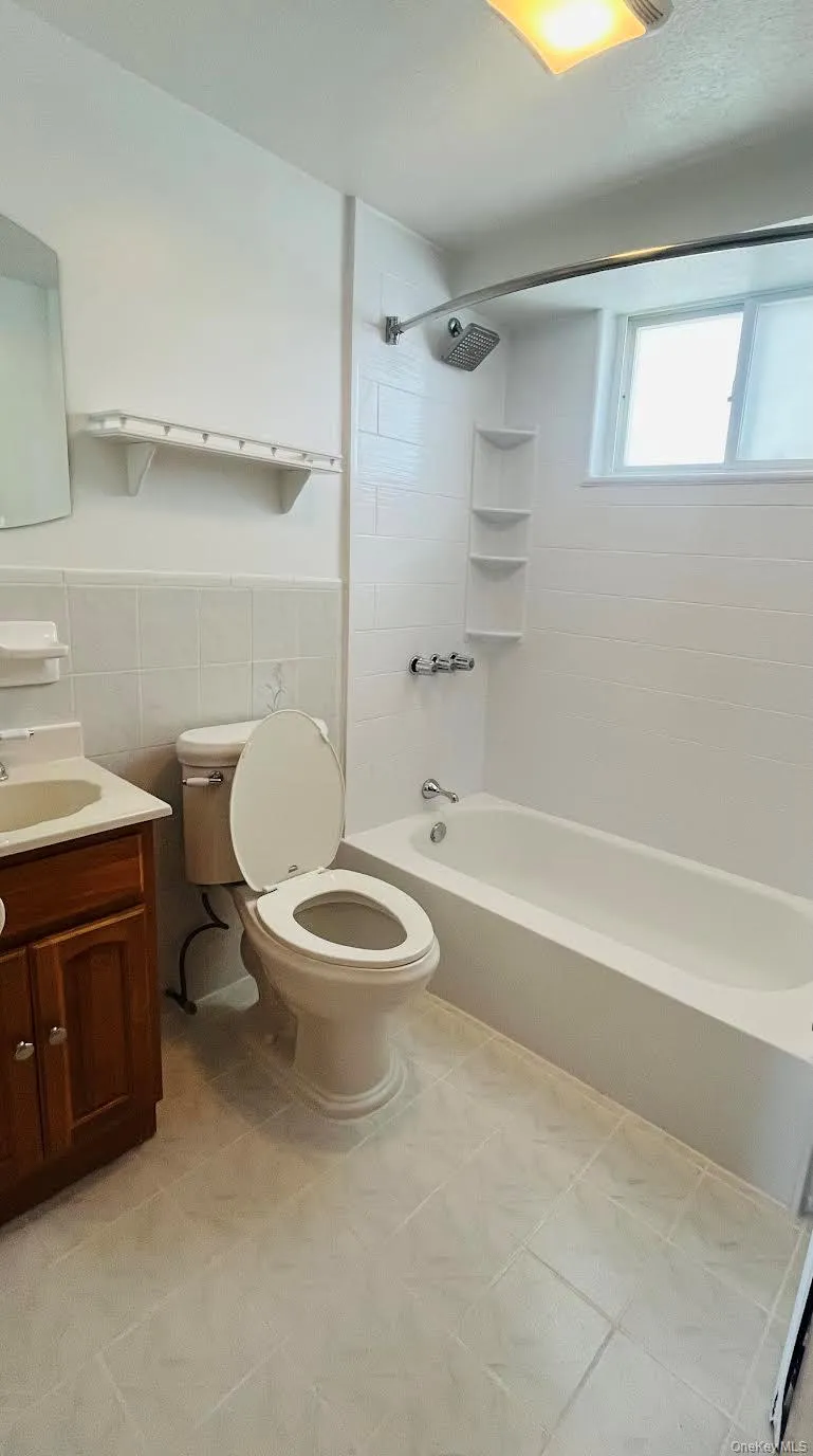 15 Van Brunt Road Far Rockaway, NY 11693