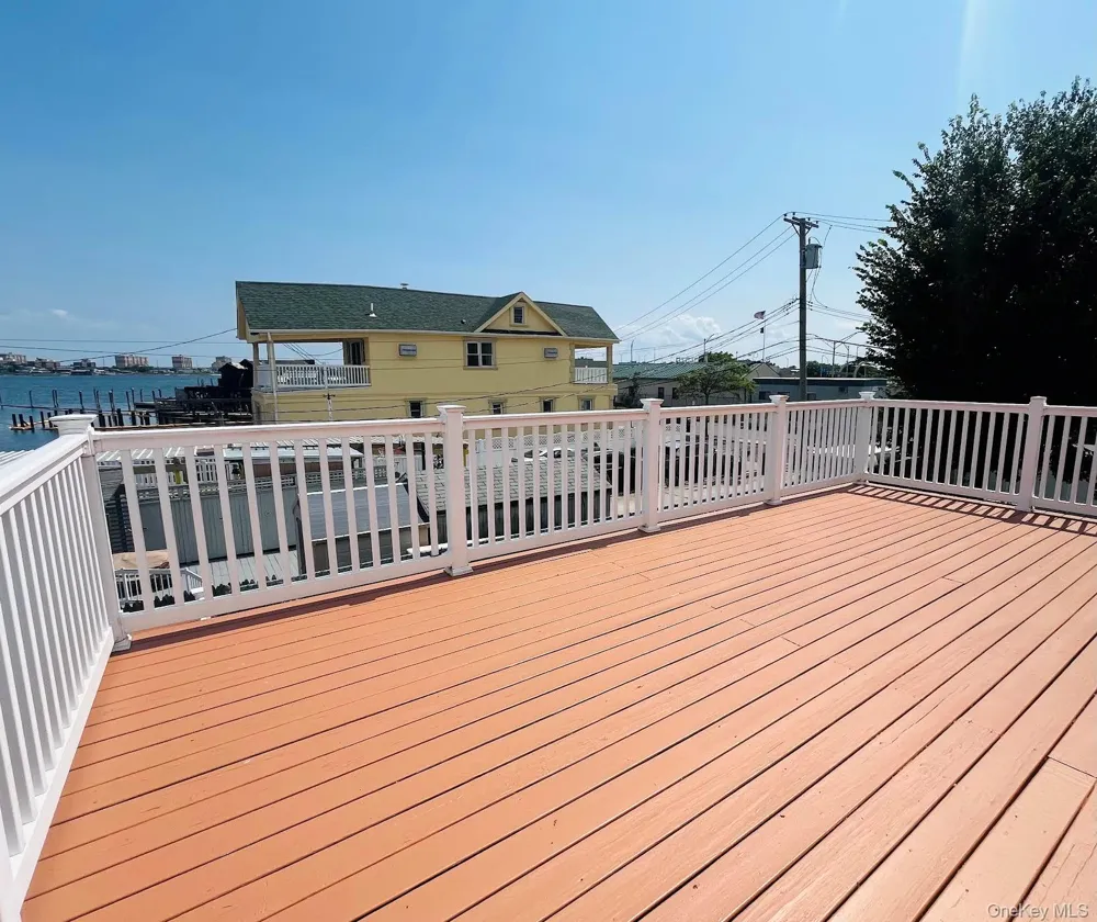 15 Van Brunt Road Far Rockaway, NY 11693