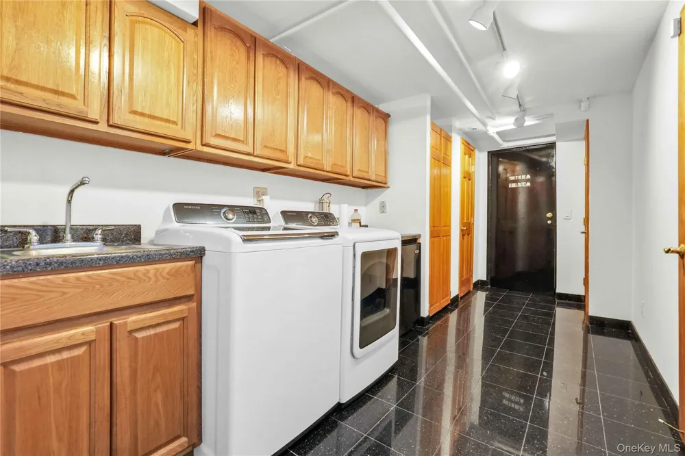 3039 36th Street Astoria, NY 11103