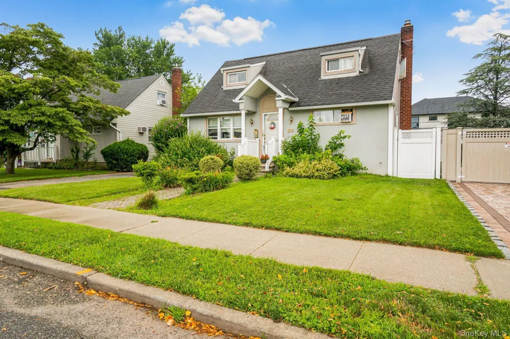 68 Cliff Drive Hicksville, NY 11801