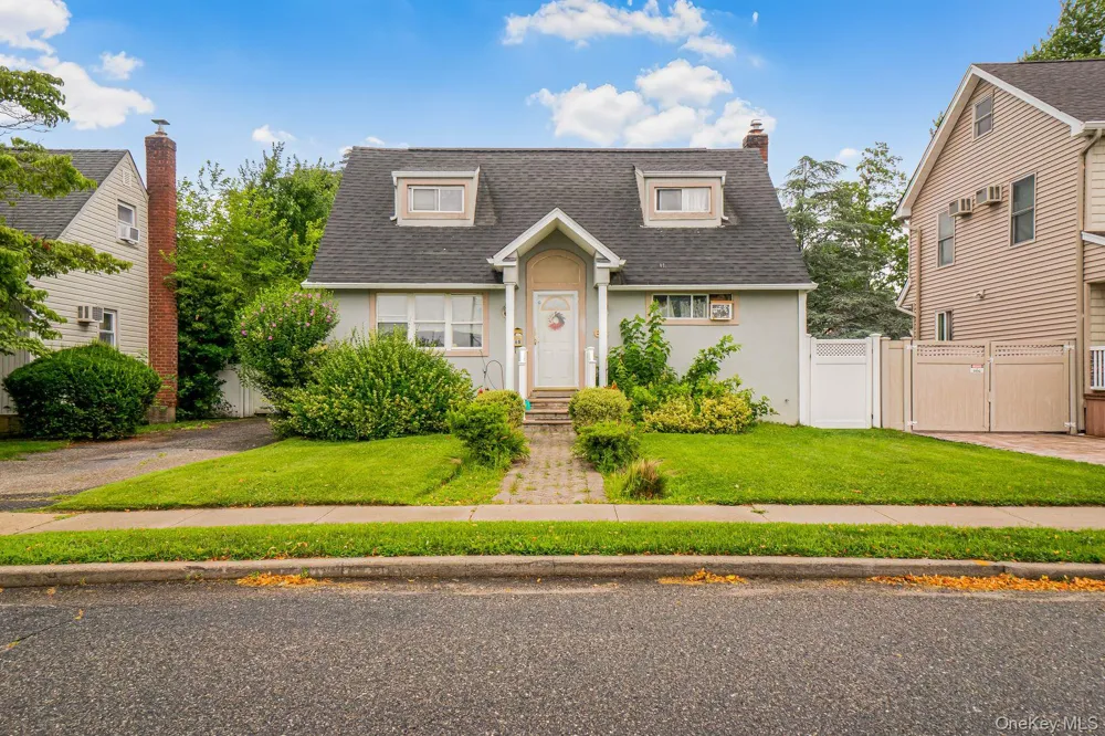 68 Cliff Drive Hicksville, NY 11801