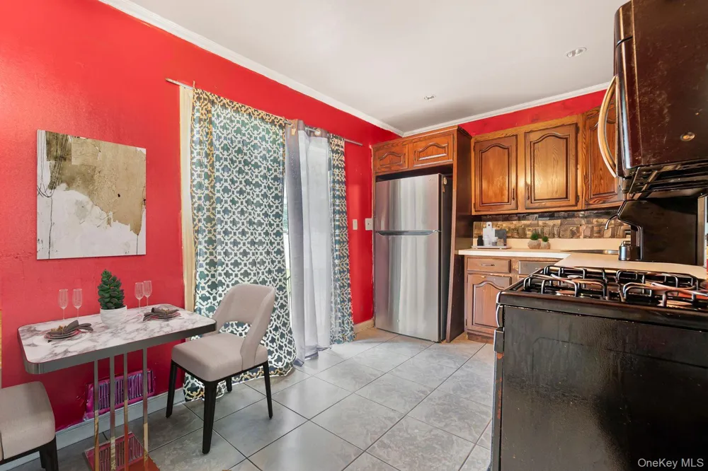 68 Cliff Drive Hicksville, NY 11801