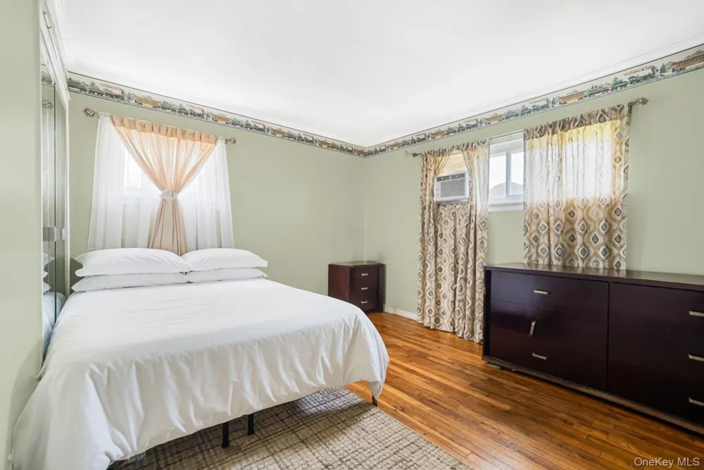 68 Cliff Drive Hicksville, NY 11801
