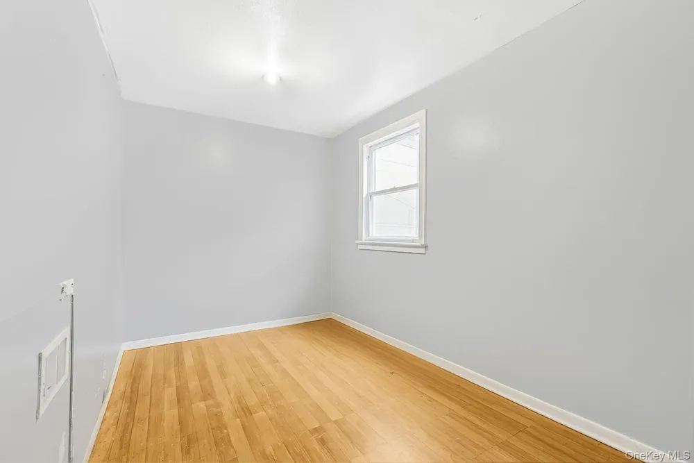 68 Cliff Drive Hicksville, NY 11801