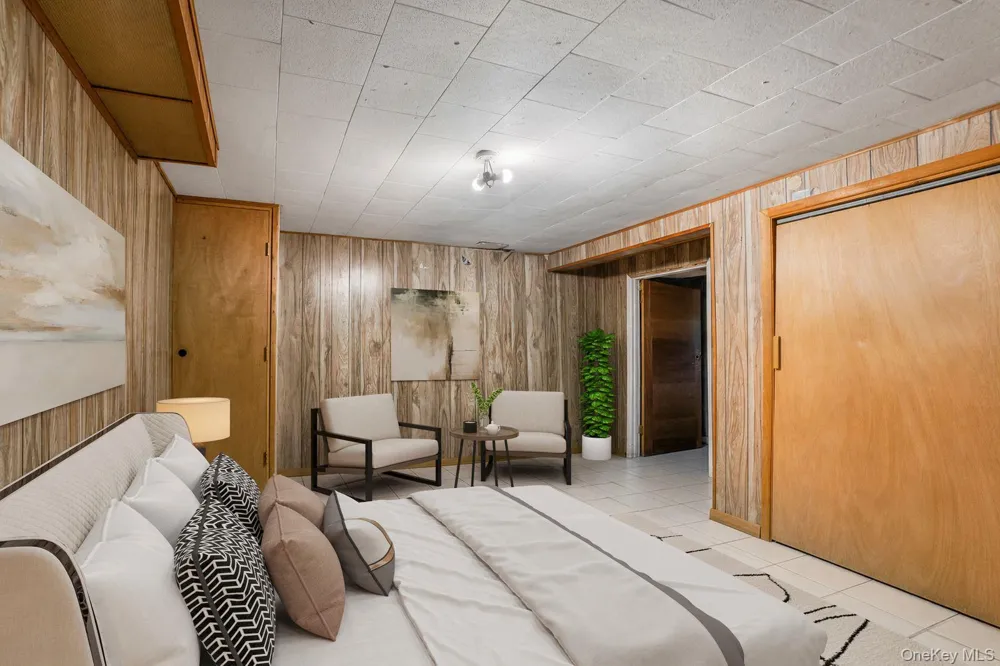 68 Cliff Drive Hicksville, NY 11801