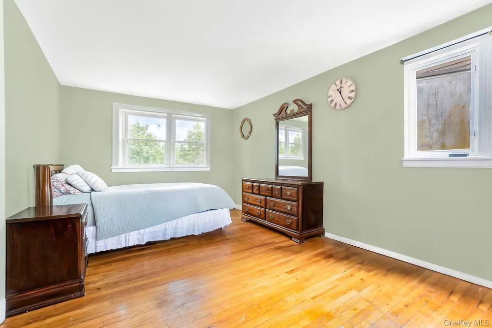 68 Cliff Drive Hicksville, NY 11801