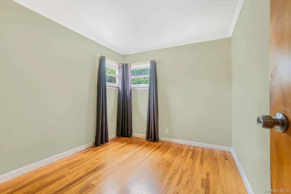 68 Cliff Drive Hicksville, NY 11801