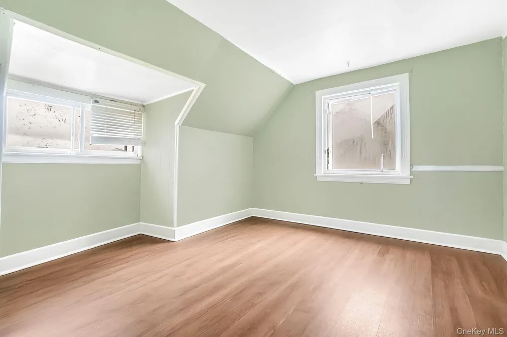 68 Cliff Drive Hicksville, NY 11801