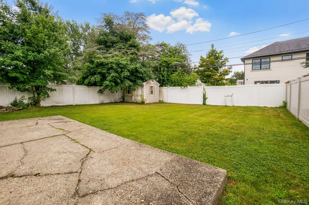 68 Cliff Drive Hicksville, NY 11801