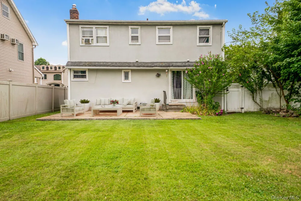 68 Cliff Drive Hicksville, NY 11801