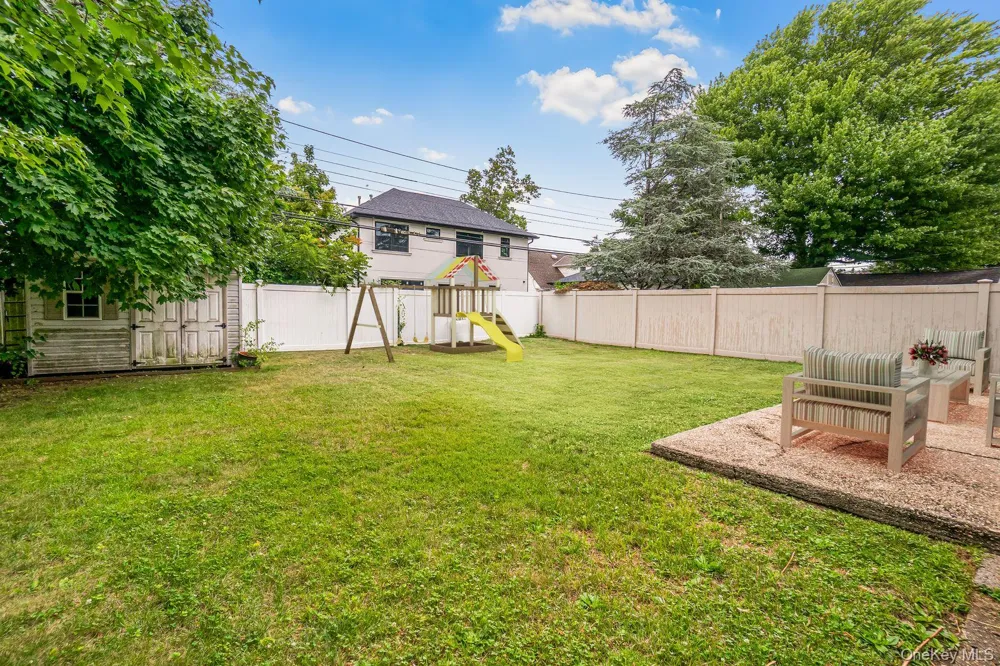 68 Cliff Drive Hicksville, NY 11801