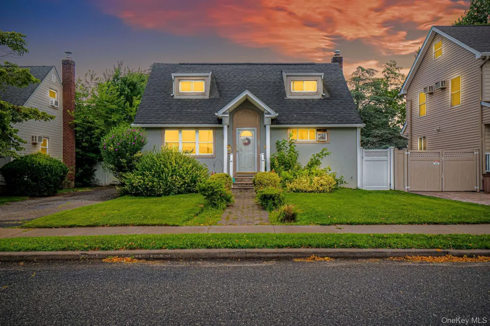 68 Cliff Drive Hicksville, NY 11801