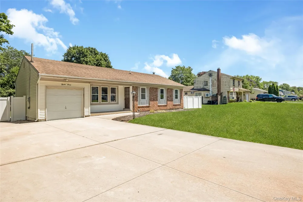 93 Raynor Road Ridge, NY 11961