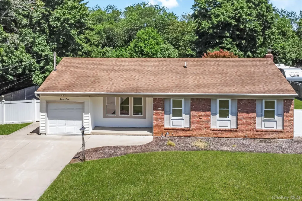 93 Raynor Road Ridge, NY 11961