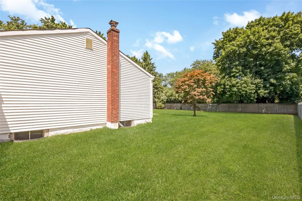 93 Raynor Road Ridge, NY 11961