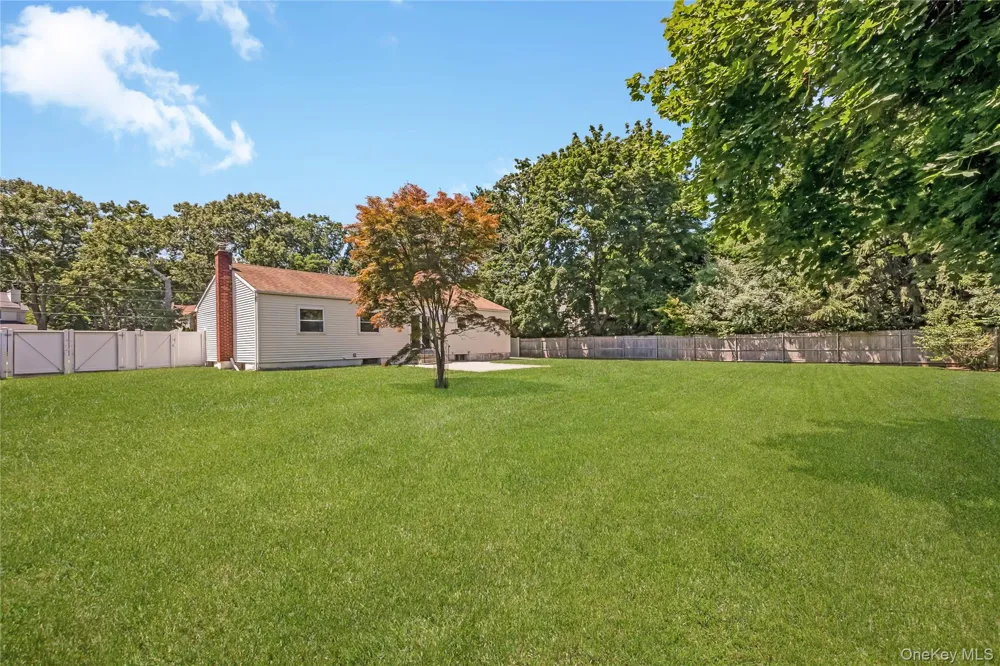 93 Raynor Road Ridge, NY 11961