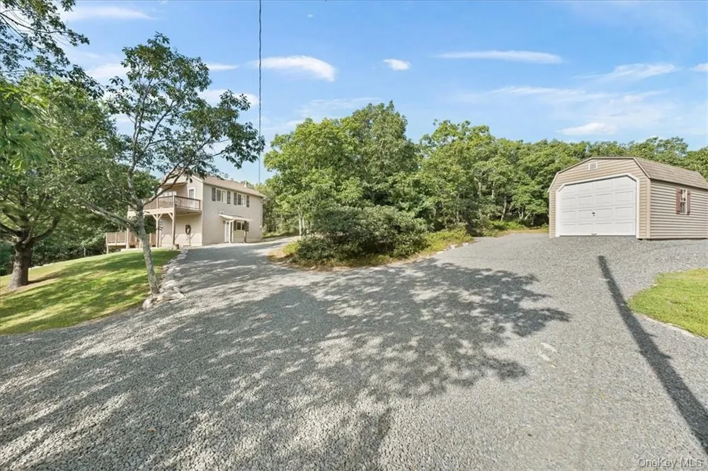 96 Treetops Trail Bloomingburg, NY 12721