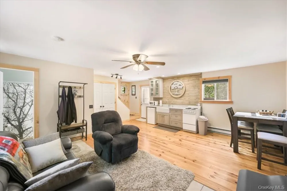 96 Treetops Trail Bloomingburg, NY 12721